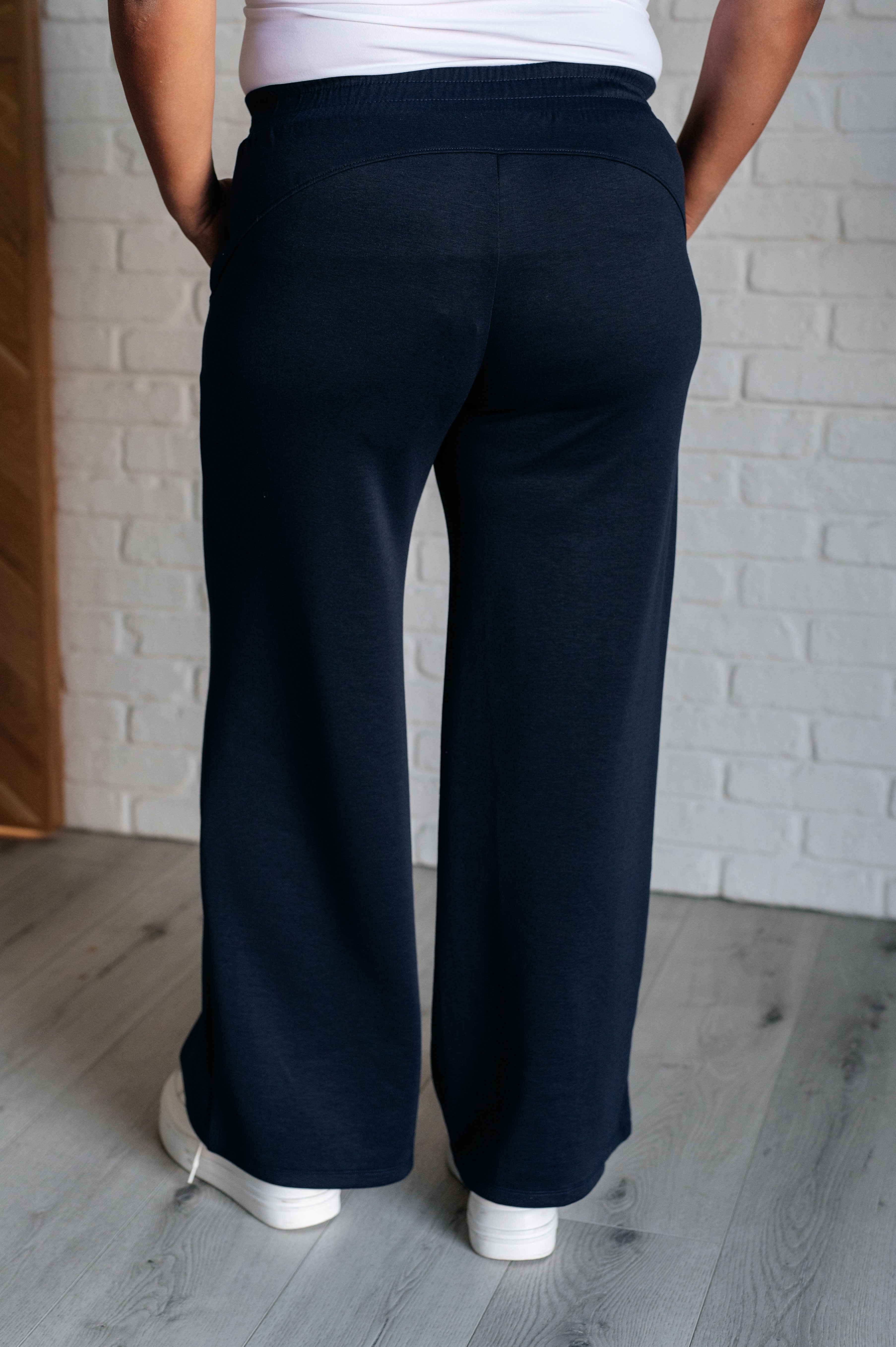 Resort & Lounge Travel Wide Leg Crop Pant in  Navy