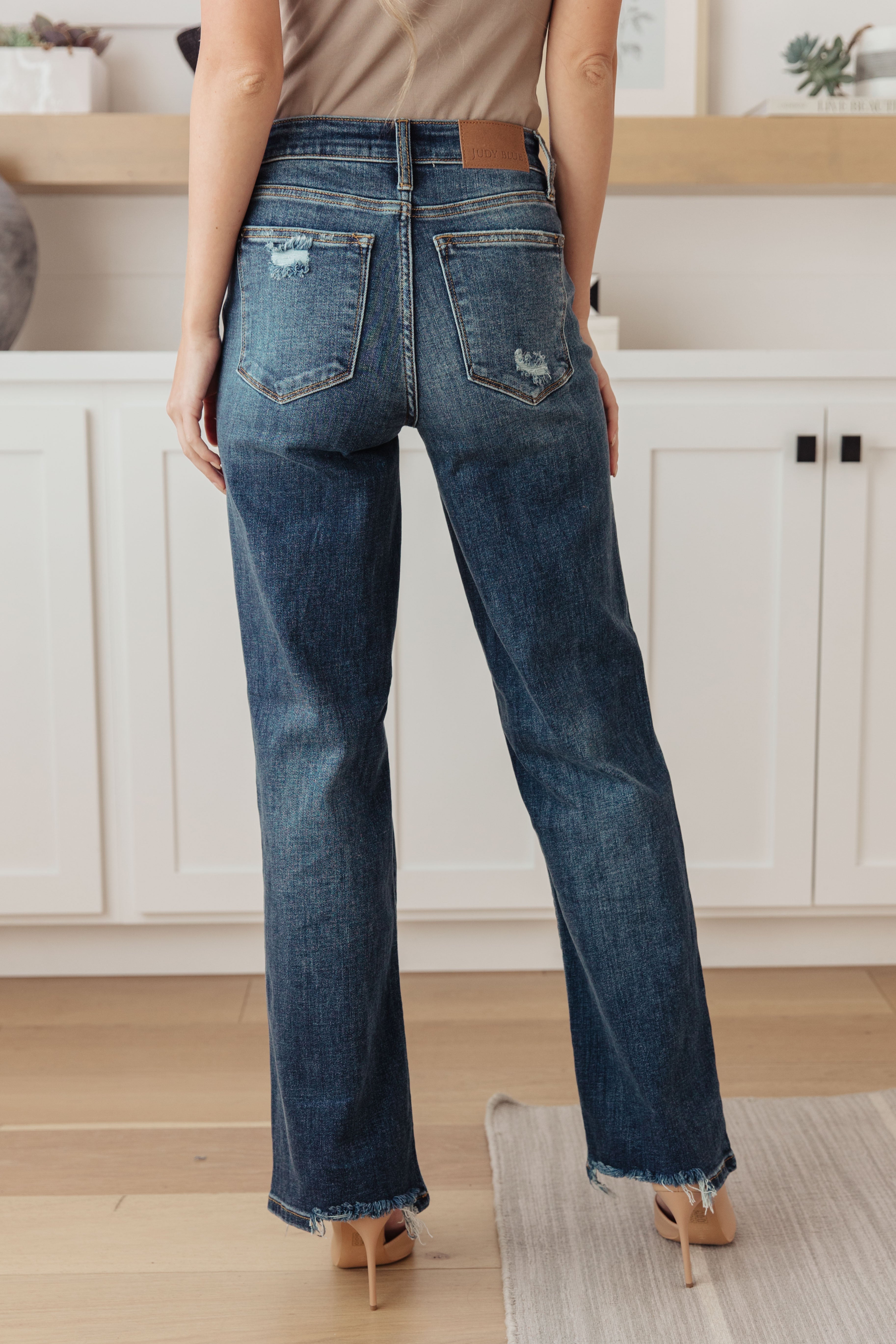 Judy Blue Rose High Rise 90's Straight Jeans in Dark Wash